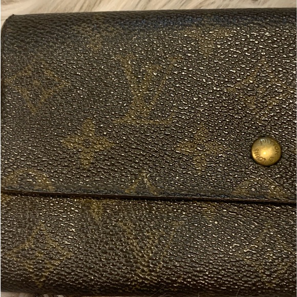 LV Women’s Vintage Authentic Wallet - Picture 2 of 9